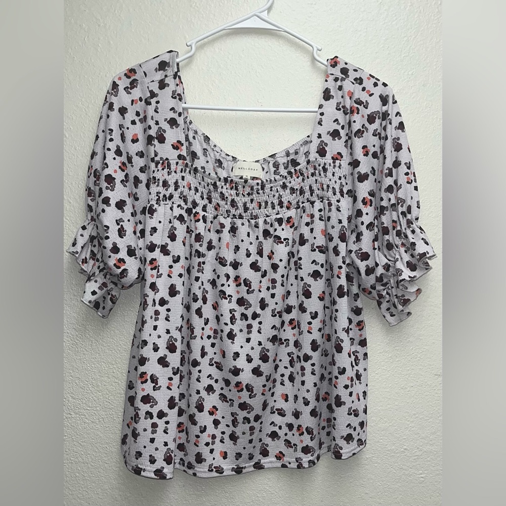 Melloday Medium Ruffled White/Black Short Sleeve Cheetah Print Blouse EUC